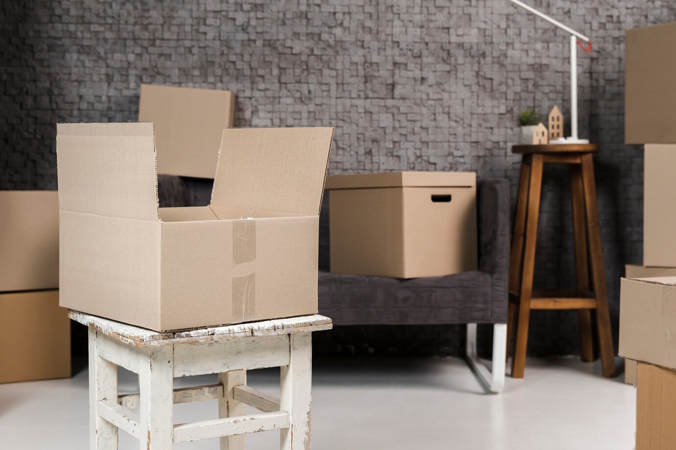 variety-cardboard-boxes-ready-be-moved_23-2148460914